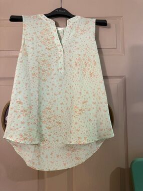 Active USA Mint Green Floral Sleeveless Blouse